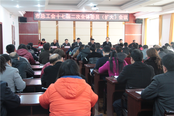 3月11日，梧州市總工會(huì)召開十七屆二次全委會(huì)（擴(kuò)大）會(huì)議，市委副書記蔣海東發(fā)表講話，市總工會(huì)黨組書記、常務(wù)副主席朱明勝作