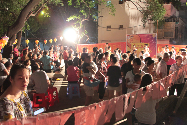 社區(qū)百家賀中秋 黨群同心迎國慶