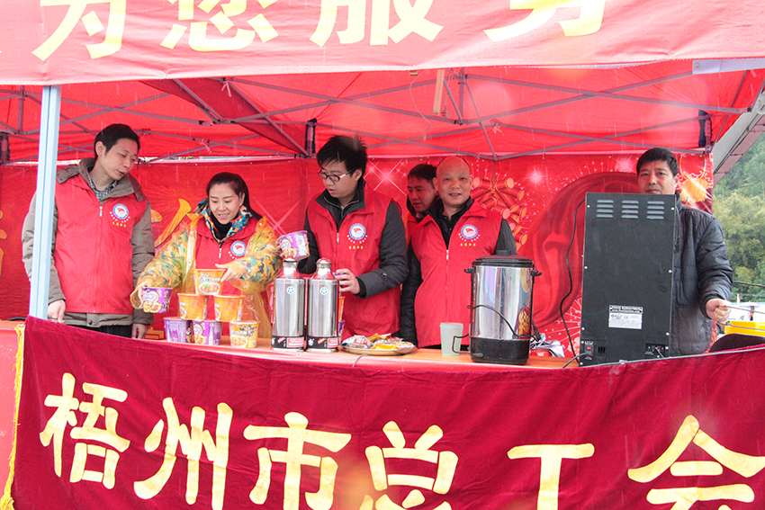 梧州市總暖流愛(ài)心服務(wù)隊(duì)今天啟動(dòng)啦！(圖文)