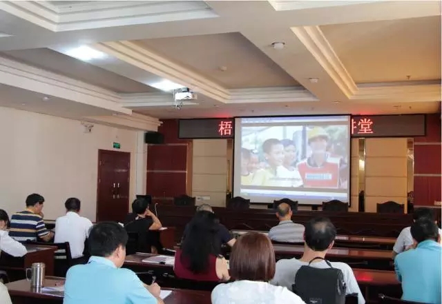 結(jié)合黨員活動(dòng)日開(kāi)展創(chuàng)建“美好社區(qū)”活動(dòng)