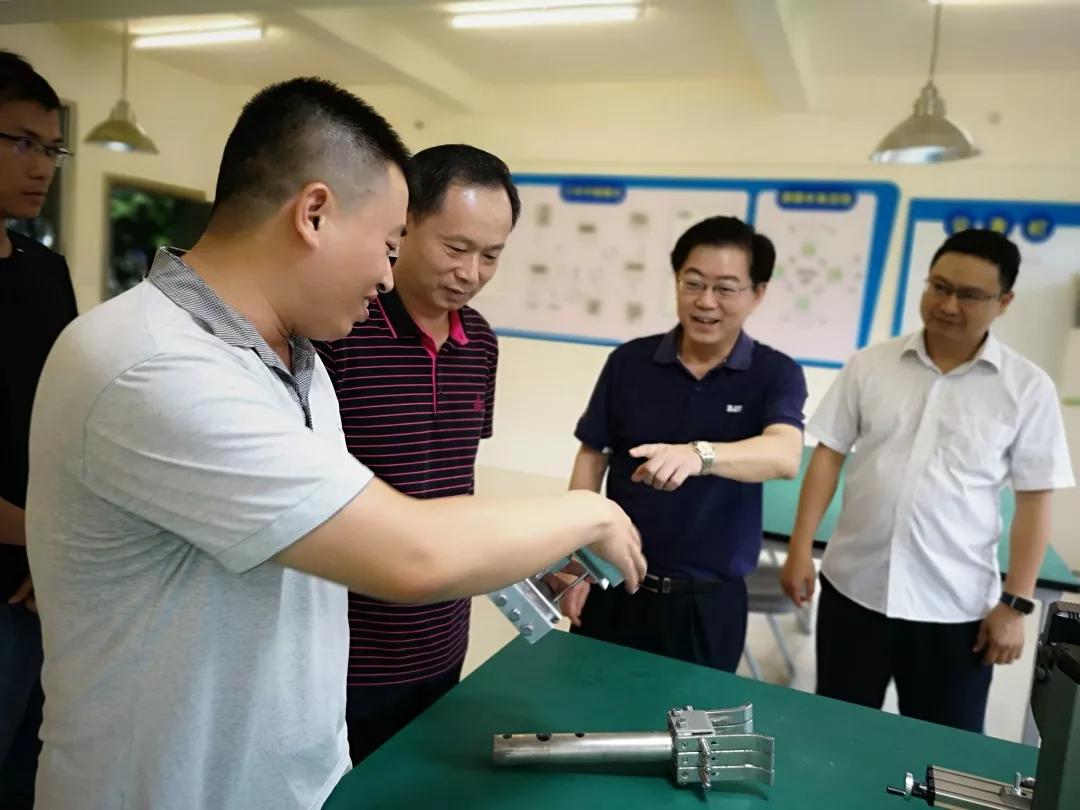 發(fā)揮勞模示范效應(yīng) 打造過硬技術(shù)團隊