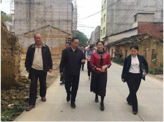 市總工會黨組書記、常務(wù)副主席梁耀忠到掛點幫扶村調(diào)研