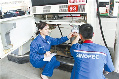 中國(guó)石化加油站的忠誠(chéng)“女衛(wèi)士”