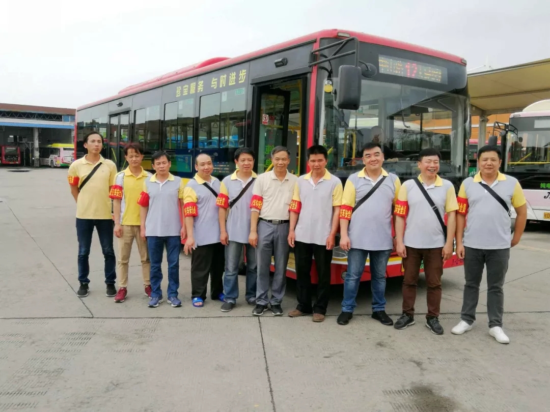 你坐過12路公交車嗎？為你服務(wù)的是“全國工人先鋒號”哦