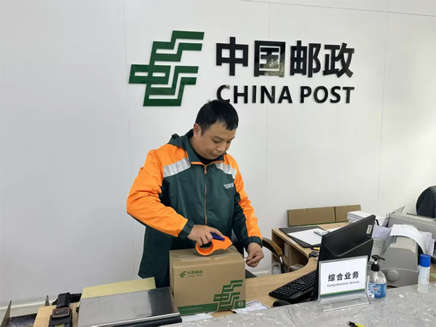 【勞模風(fēng)采】以 “郵” 為筆，繪就鄉(xiāng)村振興與暖心服務(wù)畫(huà)卷——記全國(guó)勞動(dòng)模范朱哲