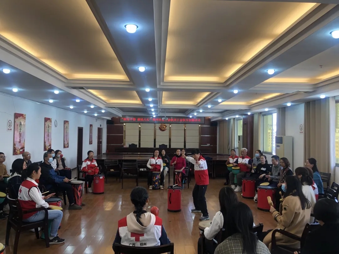 這鼓聲有魔力，讓你越聽(tīng)越快樂(lè)