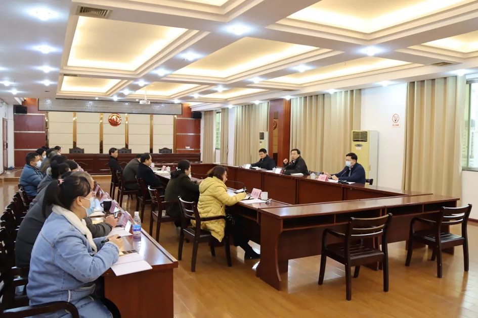 自治區(qū)總工會(huì)副主席鄭勝景到我市開(kāi)展送溫暖慰問(wèn)活動(dòng)