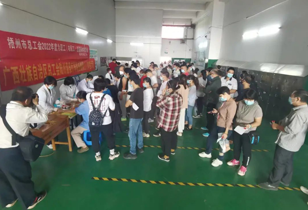 【學(xué)習(xí)黨的二十大精神】暖心體檢送上門 心系職工送健康