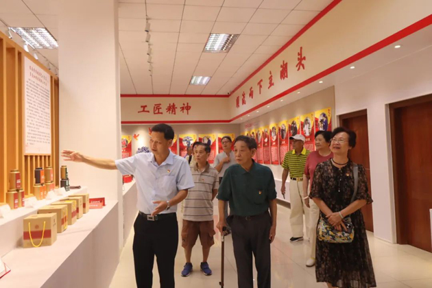 退休不褪色，丹心永向黨丨市總工會(huì)退休黨支部開展主題黨日活動(dòng)