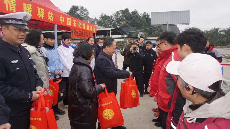 【“工”送暖冬】2024年“暖流行動 情暖驛站”春節(jié)關(guān)愛公益活動正式啟動