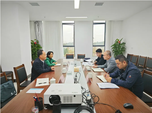 謝善高率隊(duì)到梧州臨港經(jīng)濟(jì)區(qū)和藤縣開展“維護(hù)職工合法權(quán)益”工作調(diào)研