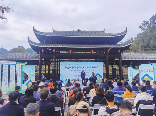 茶韻飄香滿港灣 鄉(xiāng)村振興畫卷開(kāi) | 市總工會(huì)和建行梧州分行聯(lián)合開(kāi)展助力鄉(xiāng)村振興公益行活動(dòng)