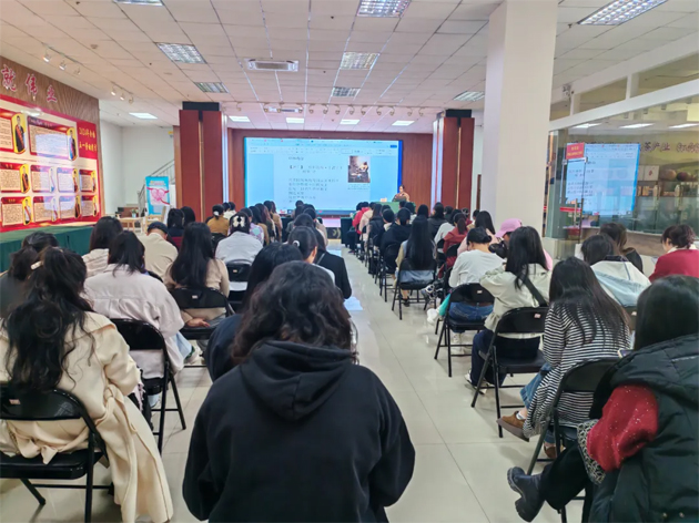 “花”樣過節(jié)，綻放巾幗芳華系列（七）丨市總工會舉辦主題詩歌講座感悟語言魅力