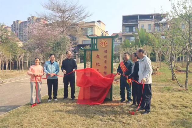 勞模工匠添新綠 春風(fēng)化雨育匠心丨市總工會(huì)舉行勞模工匠文化長廊揭牌儀式暨義務(wù)植樹活動(dòng)