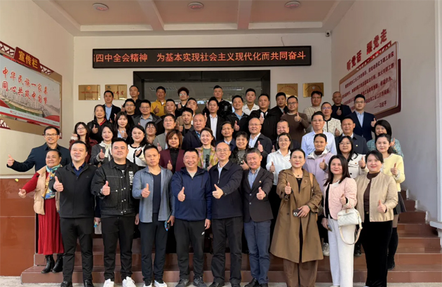 翰墨飄香迎“家人”，共話發(fā)展譜新篇｜我市多家基層工會(huì)及社會(huì)組織走進(jìn)市職工之家觀展交流