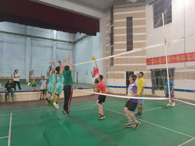 運(yùn)動(dòng)點(diǎn)燃激情，拼搏展現(xiàn)風(fēng)采