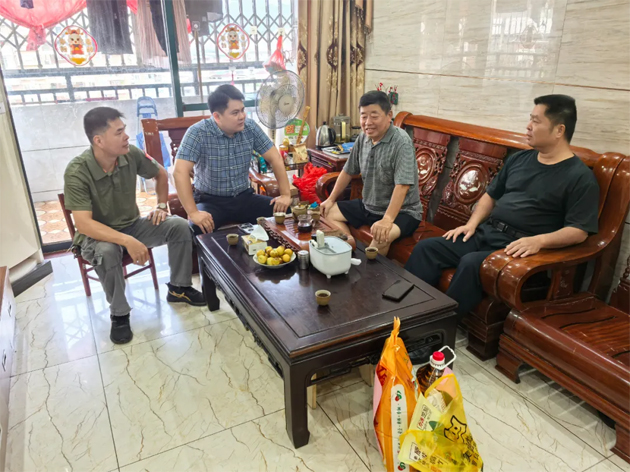 市金之盾保安公司工會開展中秋節(jié)慰問活動