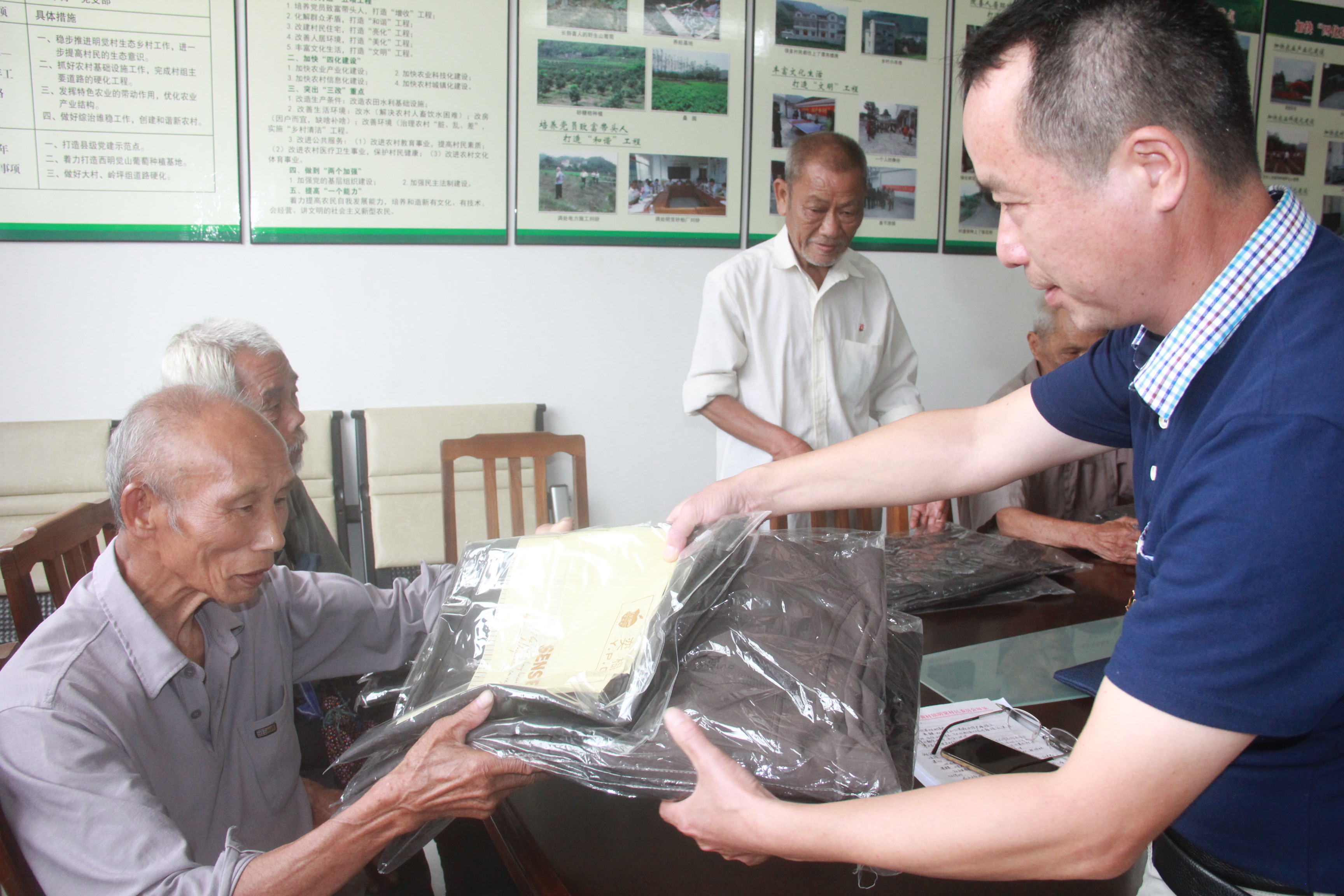 蒙山縣總工會黨員活動(dòng)日解民憂