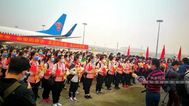 今天，梧州的英雄辭別黃鶴樓回家了