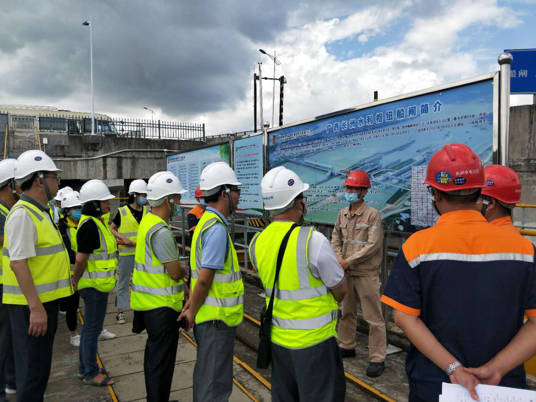 萬(wàn)秀區(qū)總工會(huì)組織開(kāi)展“黨旗在我心中”主題黨日活動(dòng)