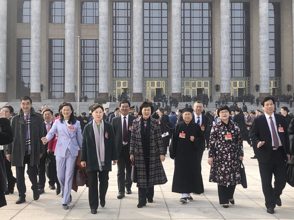 評職稱、漲工資……@技術(shù)工人，代表委員正在為你發(fā)聲！