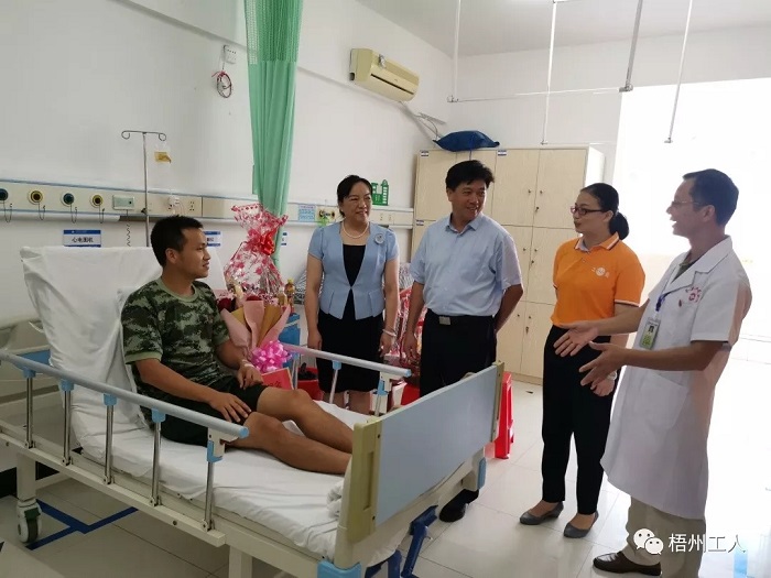 岑溪市總工會慰問塌方搜救一線工作隊員