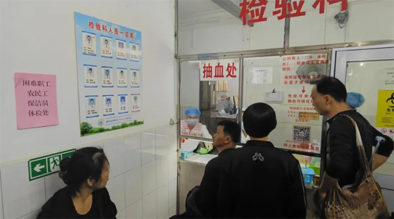 龍圩區(qū)總工會為困難職工、農(nóng)民工等群體人員開展免費(fèi)體檢活動